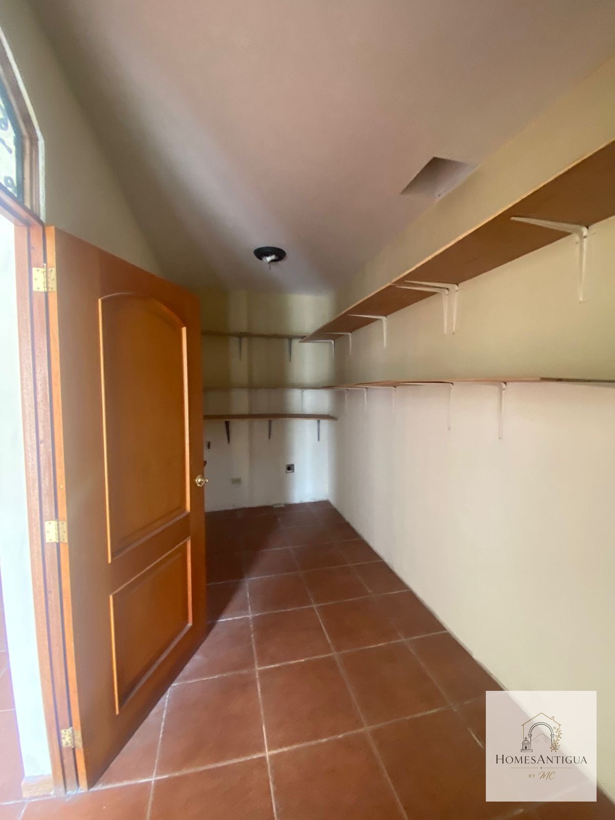 Propiedad grande en renta en Panorama (fuera de condominio ) — Casa en Alquiler en Antigua, Sacatepéquez — foto 11 de 12