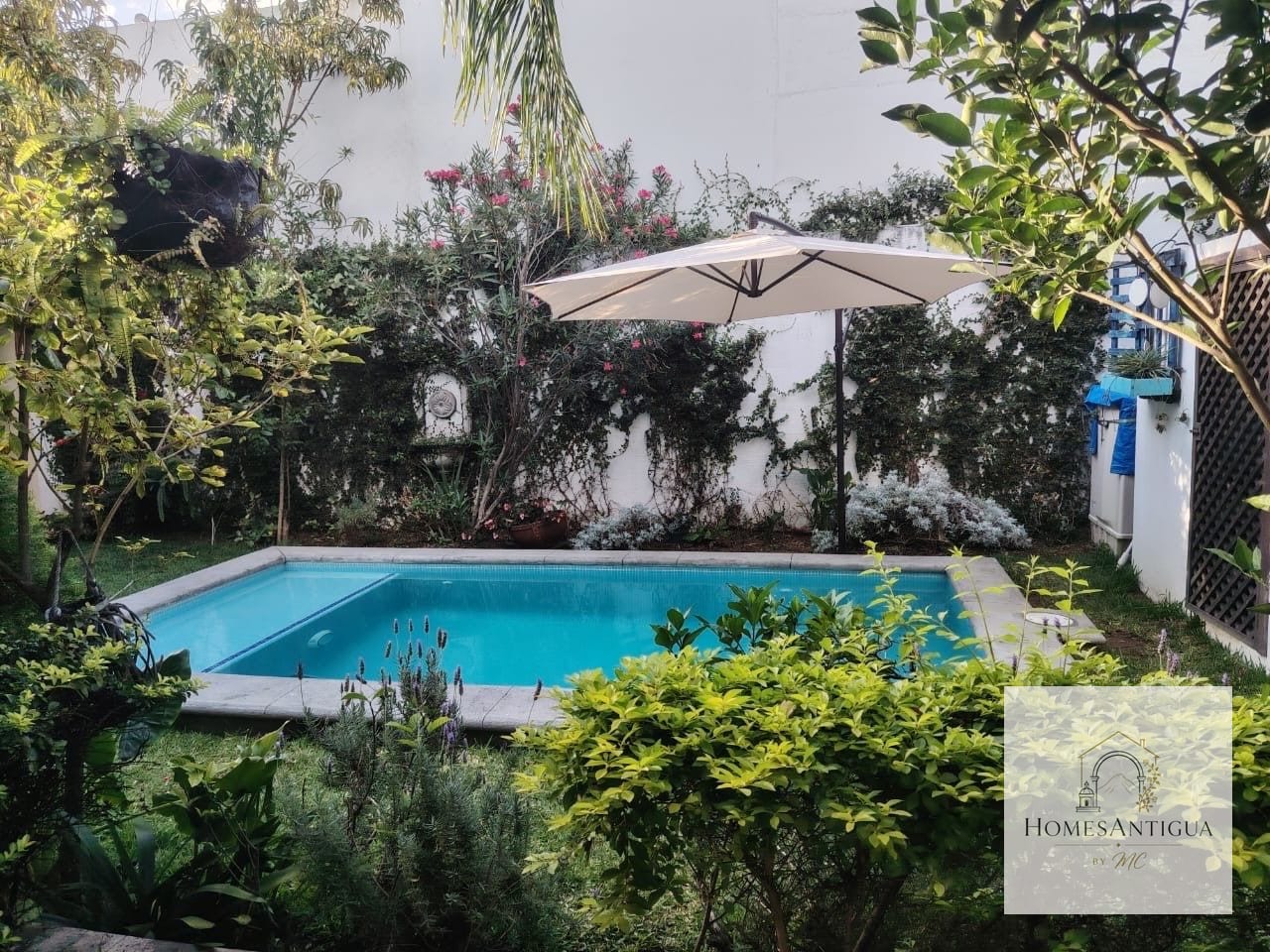 Casa en Venta 2 Terrenos + Piscina Climatizada + 2 Pérgolas 📍 San — Casa en Venta en San Pedro Las Huertas, Antigua, Sacatepéquez — foto 2 de 17