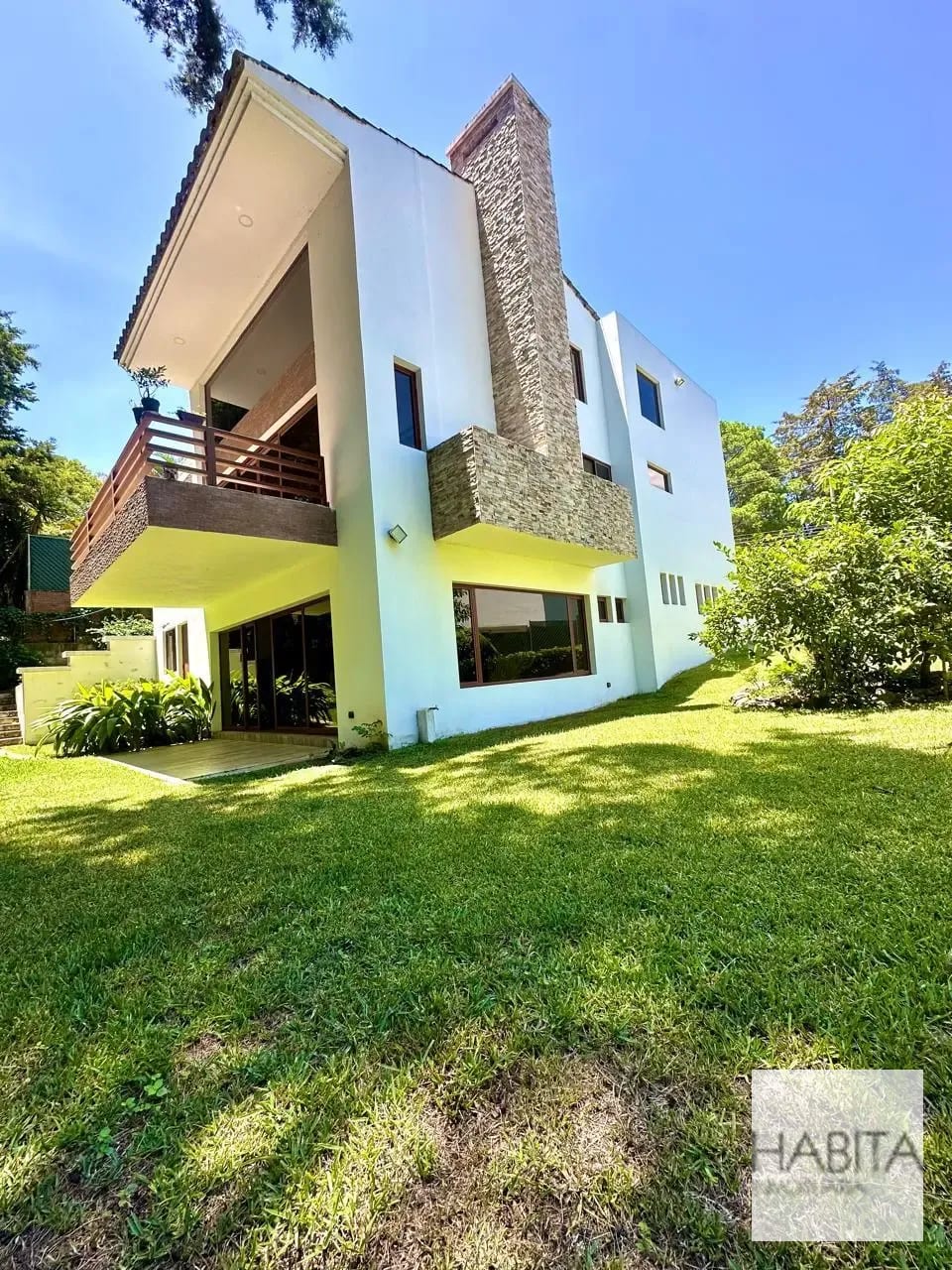 Amplia Casa en Renta cerca de Cayalá — Casa en Alquiler en Zona 16, Guatemala, Ciudad — foto 1 de 11
