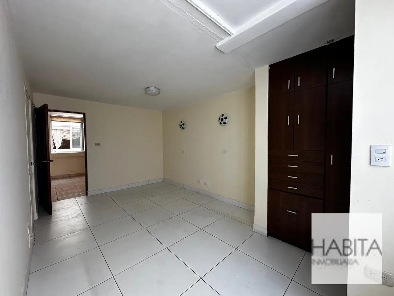 Residencia de 3 niveles en Renta – zona 10 — Casa en Alquiler en Zona 10, Guatemala, Ciudad — foto 5 de 17