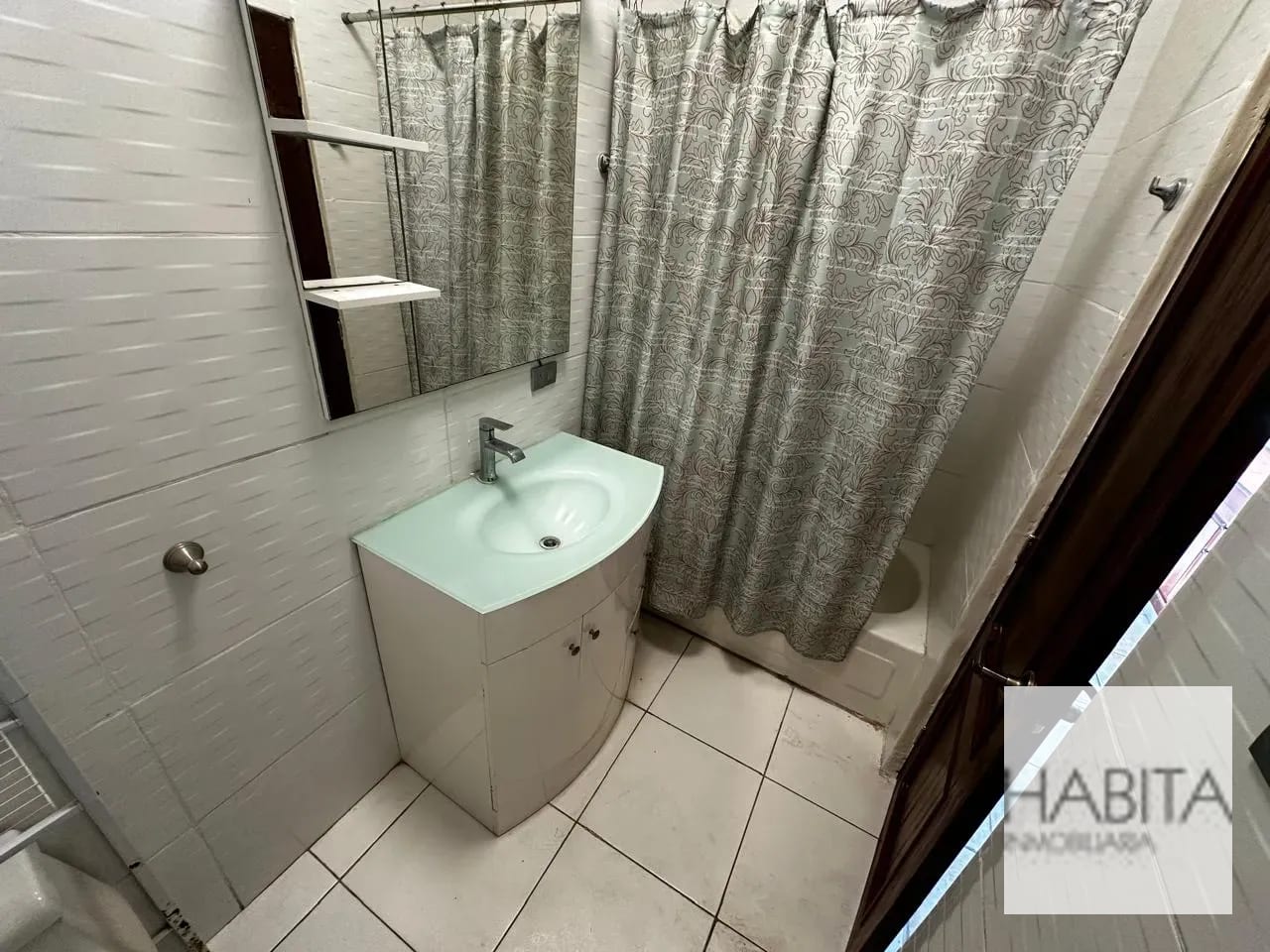 Residencia de 3 niveles en Renta – zona 10 — Casa en Alquiler en Zona 10, Guatemala, Ciudad — foto 6 de 17