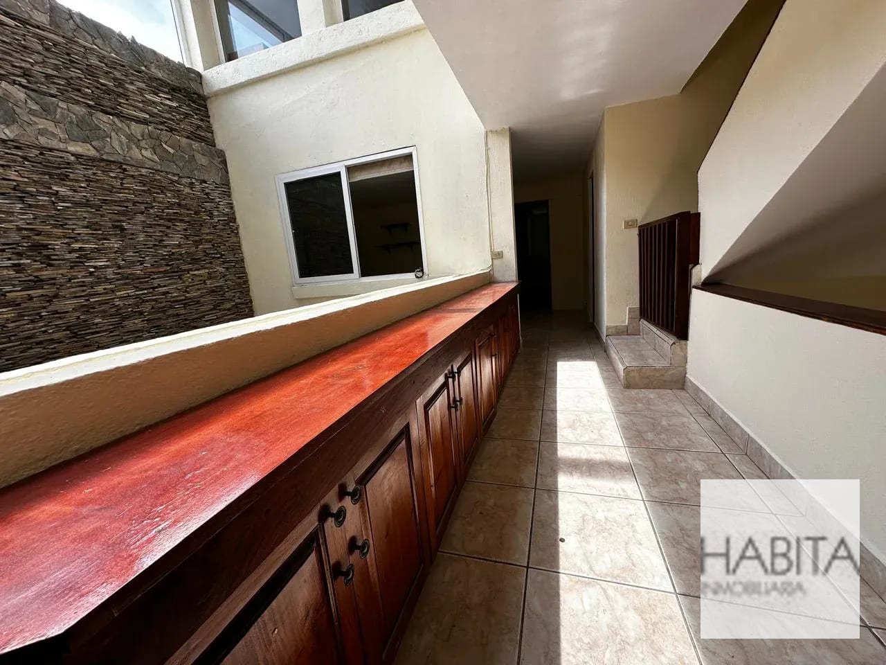 Residencia de 3 niveles en Renta – zona 10 — Casa en Alquiler en Zona 10, Guatemala, Ciudad — foto 8 de 17