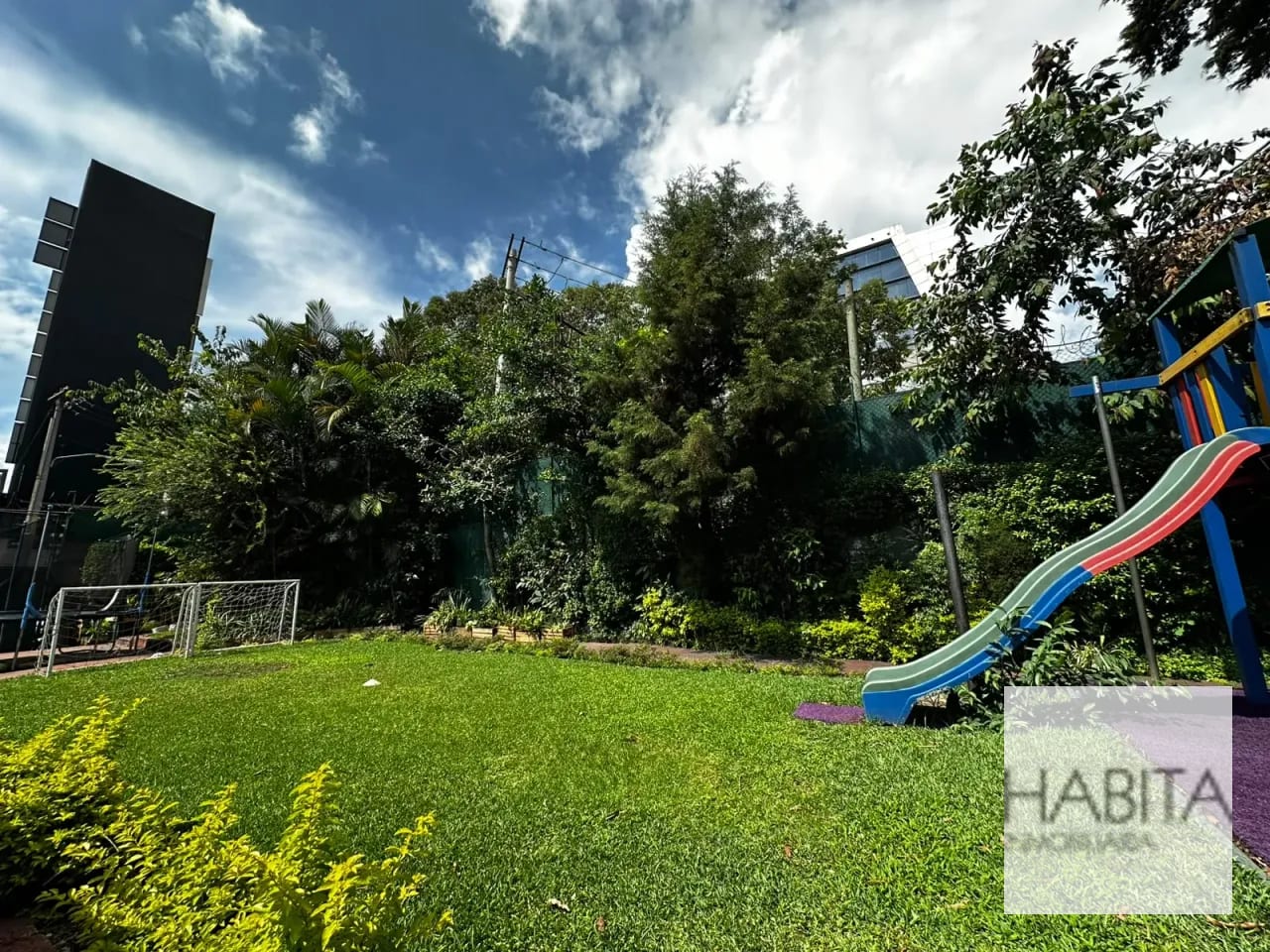 Residencia de 3 niveles en Renta – zona 10 — Casa en Alquiler en Zona 10, Guatemala, Ciudad — foto 17 de 17