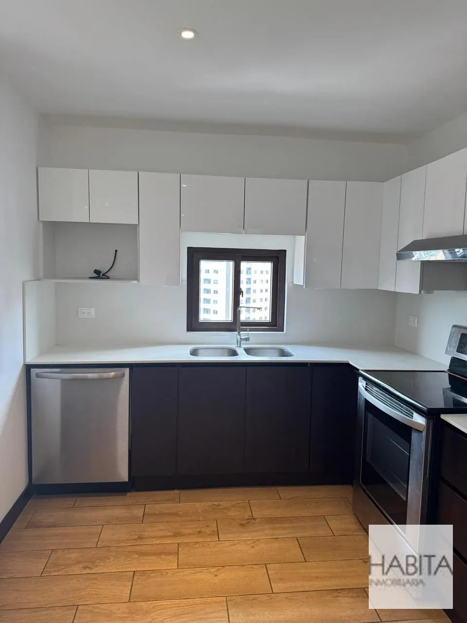 Apartamento en zona 10 Edificio Marqués de Oakland — Apartamento en Alquiler en Zona 10, Guatemala, Ciudad — foto 3 de 11