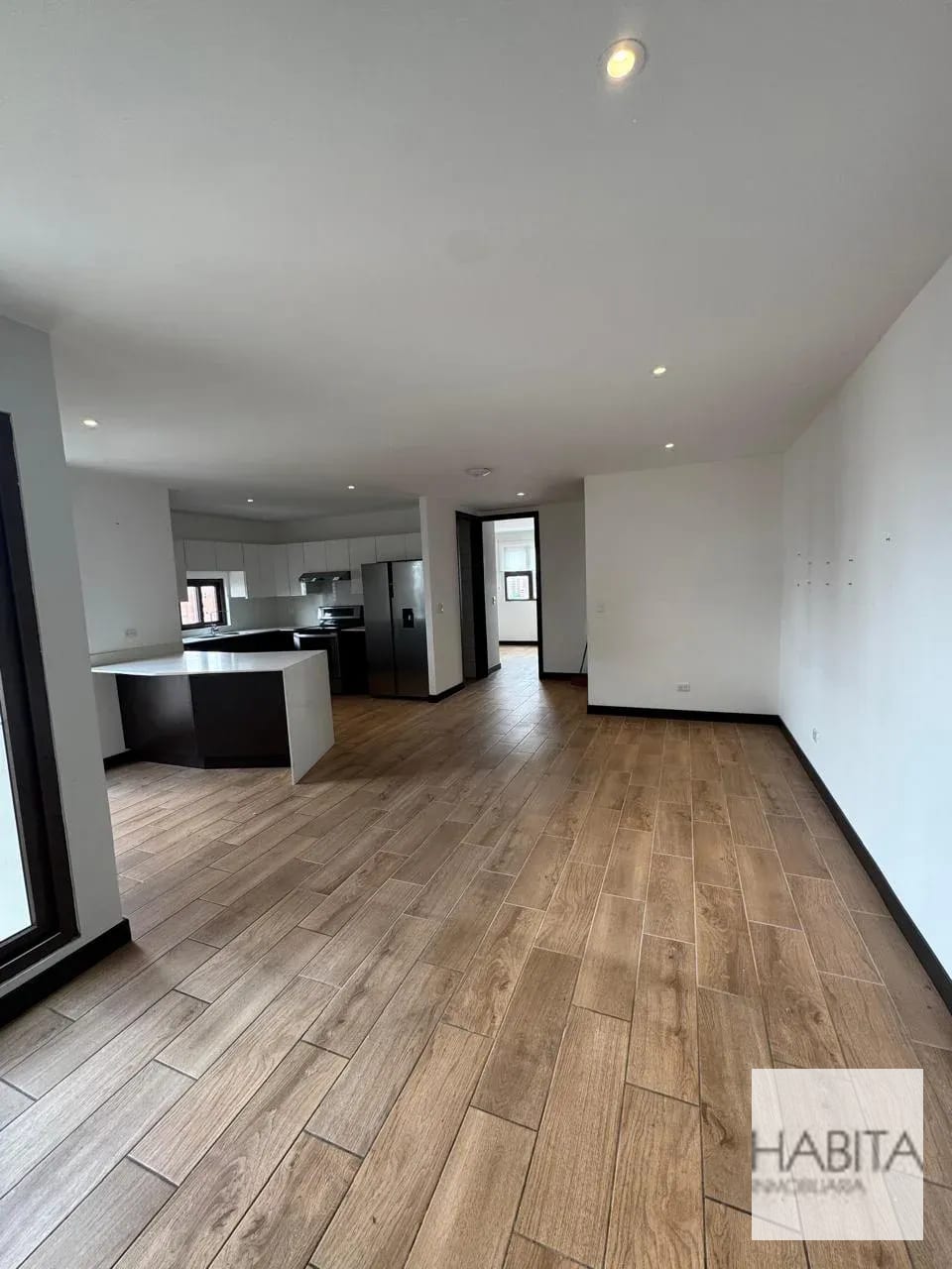 Apartamento en zona 10 Edificio Marqués de Oakland — Apartamento en Alquiler en Zona 10, Guatemala, Ciudad — foto 1 de 11