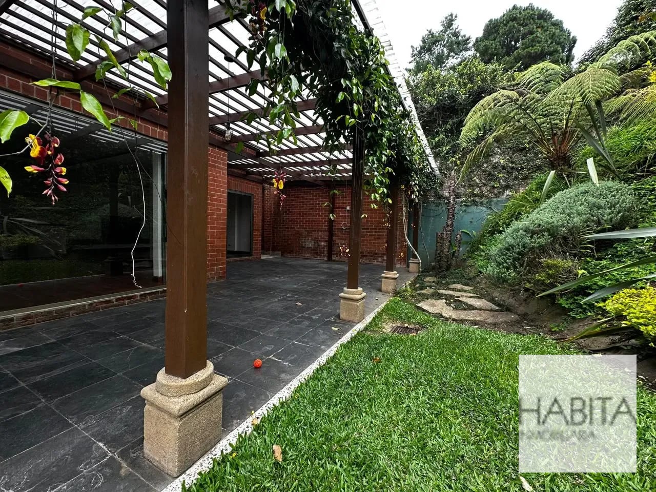 Residencia en Venta / Renta en Muxbal — Casa en Venta en Muxbal, Guatemala, Ciudad — foto 1 de 17