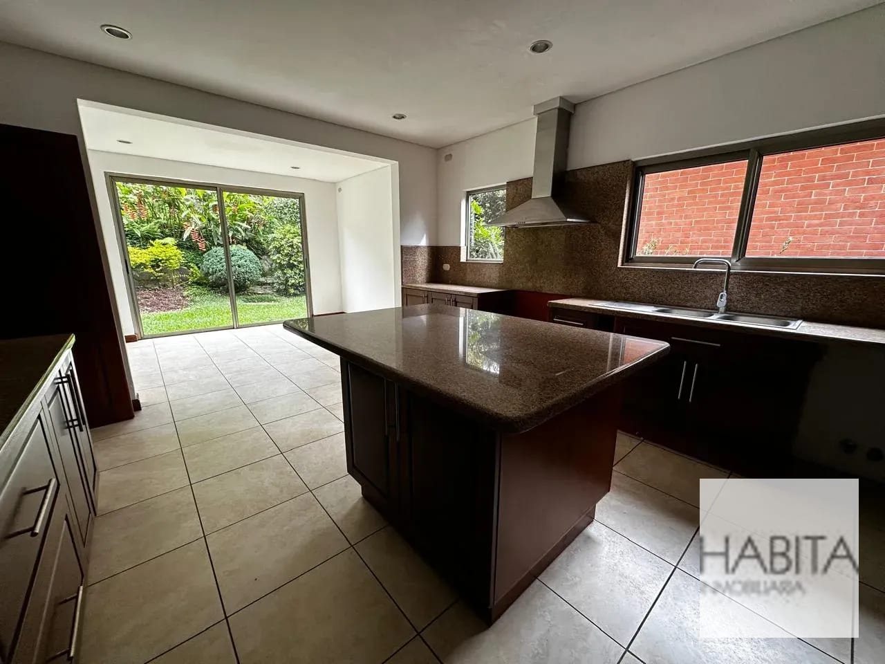 Residencia en Venta / Renta en Muxbal — Casa en Venta en Muxbal, Guatemala, Ciudad — foto 7 de 17