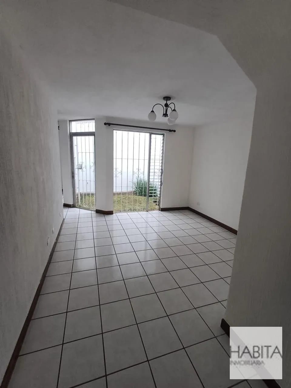 Townhouse en Venta en San Cristóbal — Casa vacacional en Venta en Zona 8 Mixco, Guatemala, Ciudad — foto 1 de 17