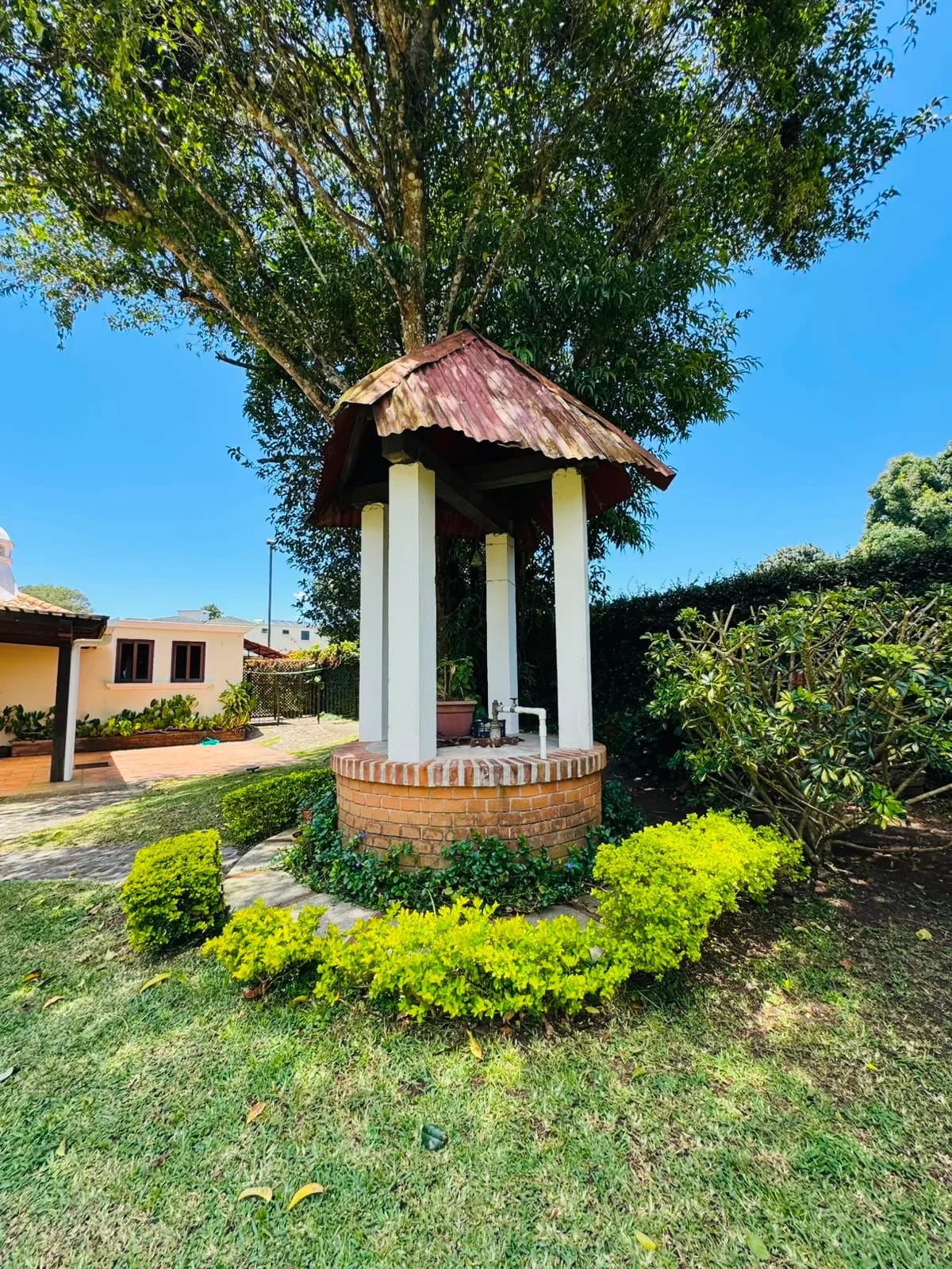 Casa en venta con amplio jardin en Carretera a El Salvador — Casa en Venta en Real del Campo, Carretera a El Salvador, Guatemala, Ciudad — foto 8 de 10