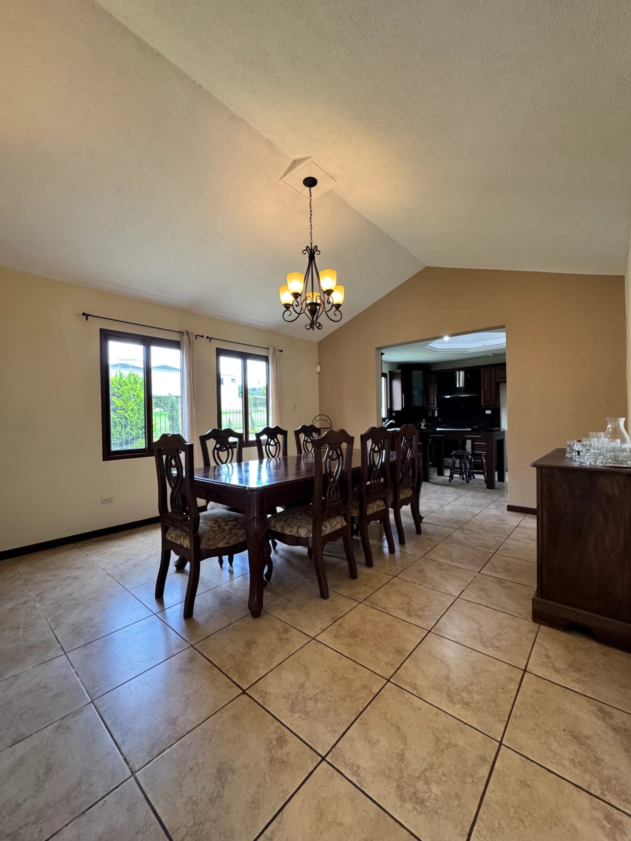 Casa en venta con amplio jardin en Carretera a El Salvador — Casa en Venta en Real del Campo, Carretera a El Salvador, Guatemala, Ciudad — foto 9 de 10