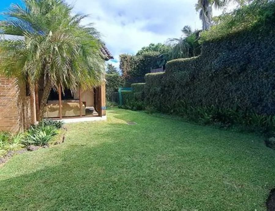 Casa grande con amplio jardin en zona 16 — Casa en Venta en La Montaña, Zona 16, Guatemala, Ciudad — foto 1 de 7