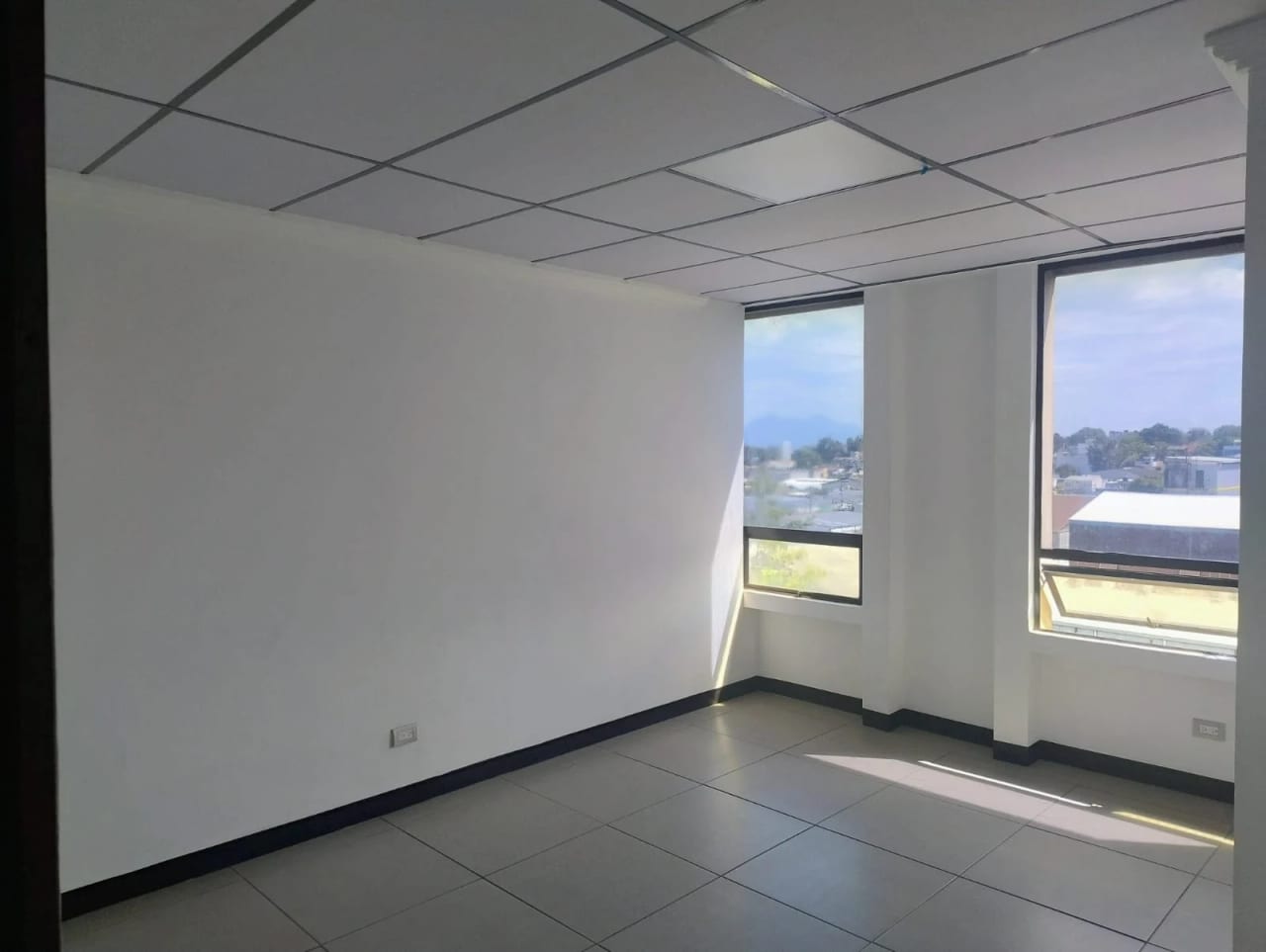 Oficina en Renta en Zona 13 — Oficina en Alquiler en Zona 13, Guatemala, Ciudad — foto 5 de 5
