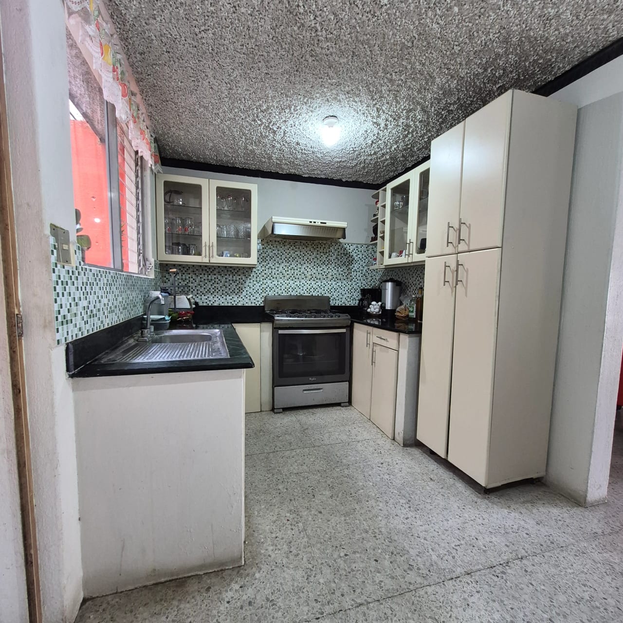 Casa en Venta en Zona 4 de Mixco con Amplio Jardin — Casa en Venta en Bosques de San Nicolás, Zona 4 Mixco, Guatemala, Ciudad — foto 4 de 9