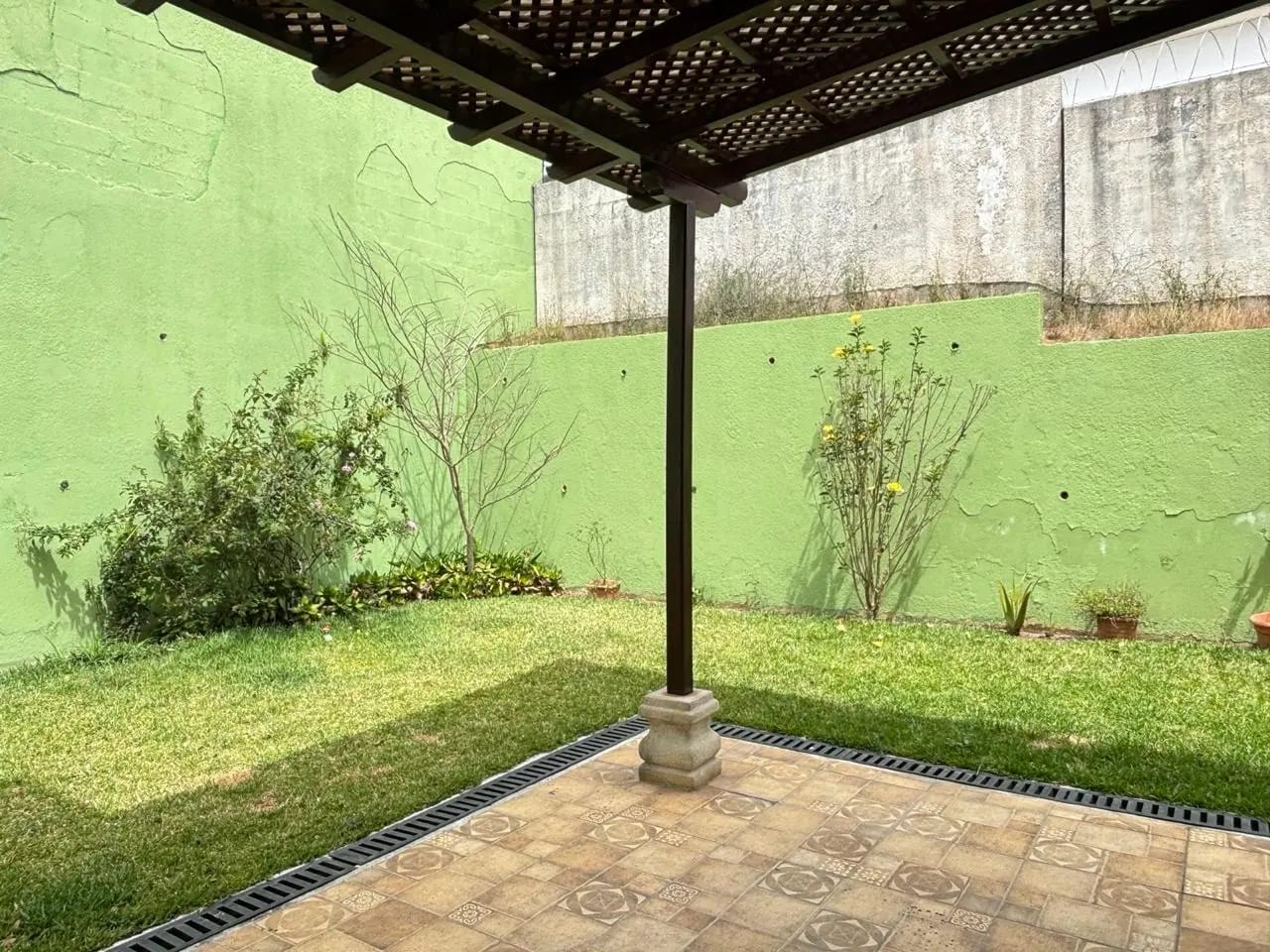 Casa en Venta en Entreverdes con Amplio Jardin — Casa en Venta en Entreverdes, Carretera a El Salvador, Guatemala, Ciudad — foto 5 de 8