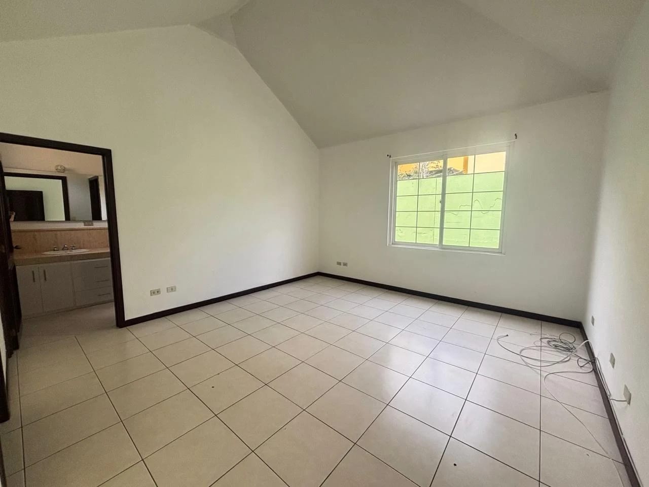 Casa en Venta en Entreverdes con Amplio Jardin — Casa en Venta en Entreverdes, Carretera a El Salvador, Guatemala, Ciudad — foto 8 de 8