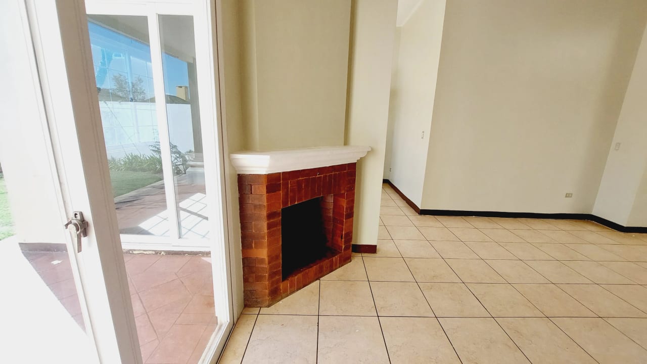 Casa en Venta en Entreverdes — Casa en Venta en Entreverdes, Carretera a El Salvador, Guatemala, Ciudad — foto 3 de 7