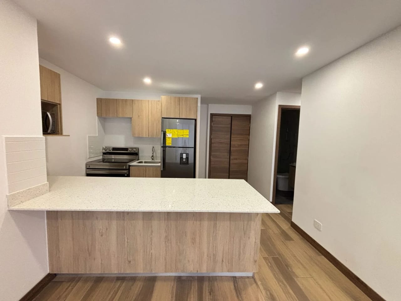 Apartamento en renta en zona 10 — Apartamento en Alquiler en Salvattore, Zona 10, Guatemala, Ciudad — foto 2 de 5