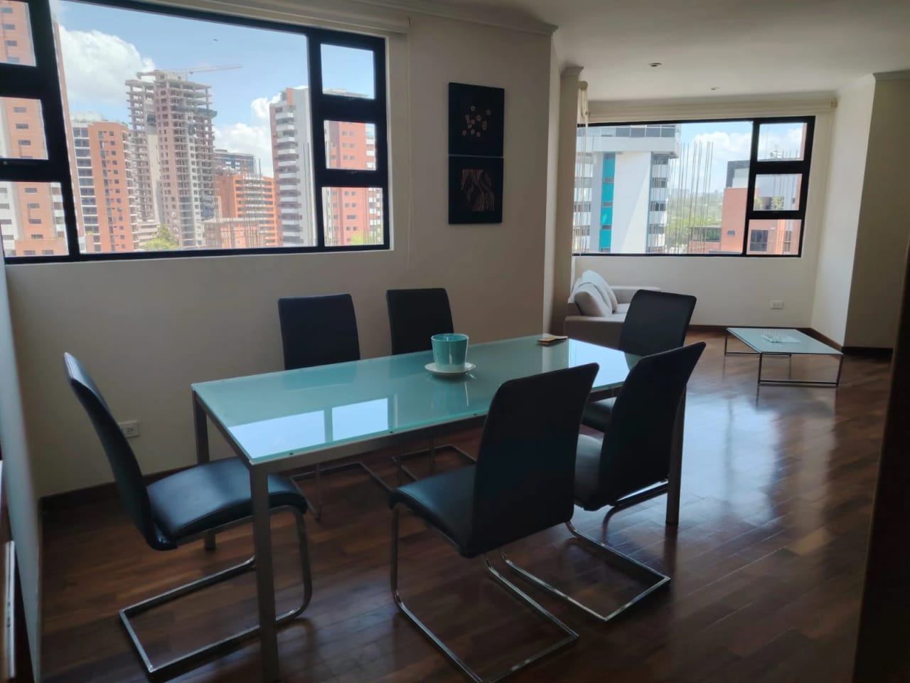 Apartamento semiamueblado en zona 14 — Apartamento en Alquiler en Real de Las Américas, Zona 14, Guatemala, Ciudad — foto 4 de 7