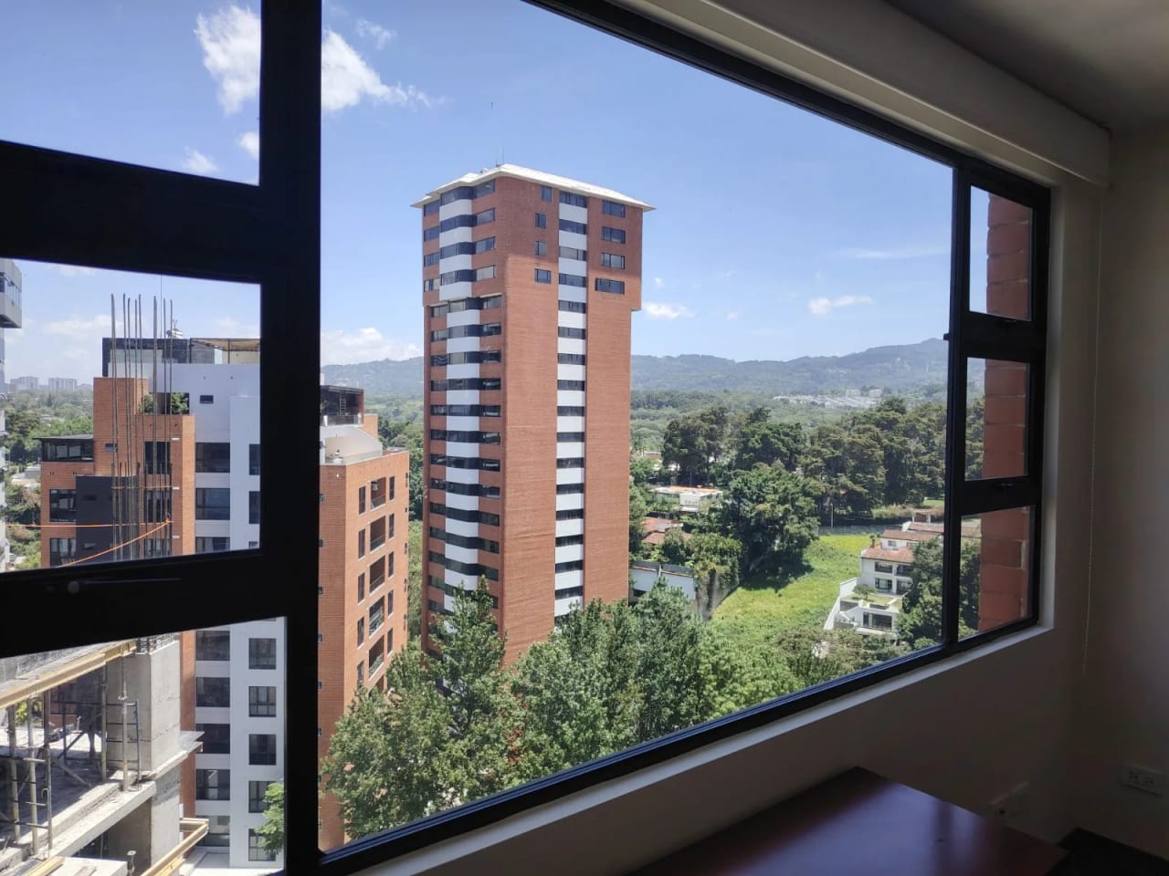 Apartamento semiamueblado en zona 14 — Apartamento en Alquiler en Real de Las Américas, Zona 14, Guatemala, Ciudad — foto 3 de 7