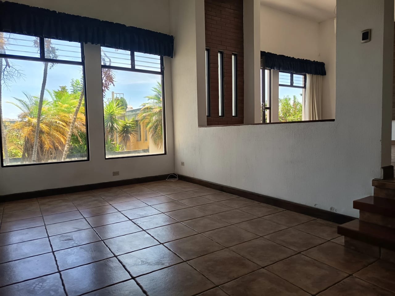 Casa Grande en Renta en San Cristobal — Casa en Alquiler en Zona 8 Mixco, Guatemala, Ciudad — foto 3 de 5