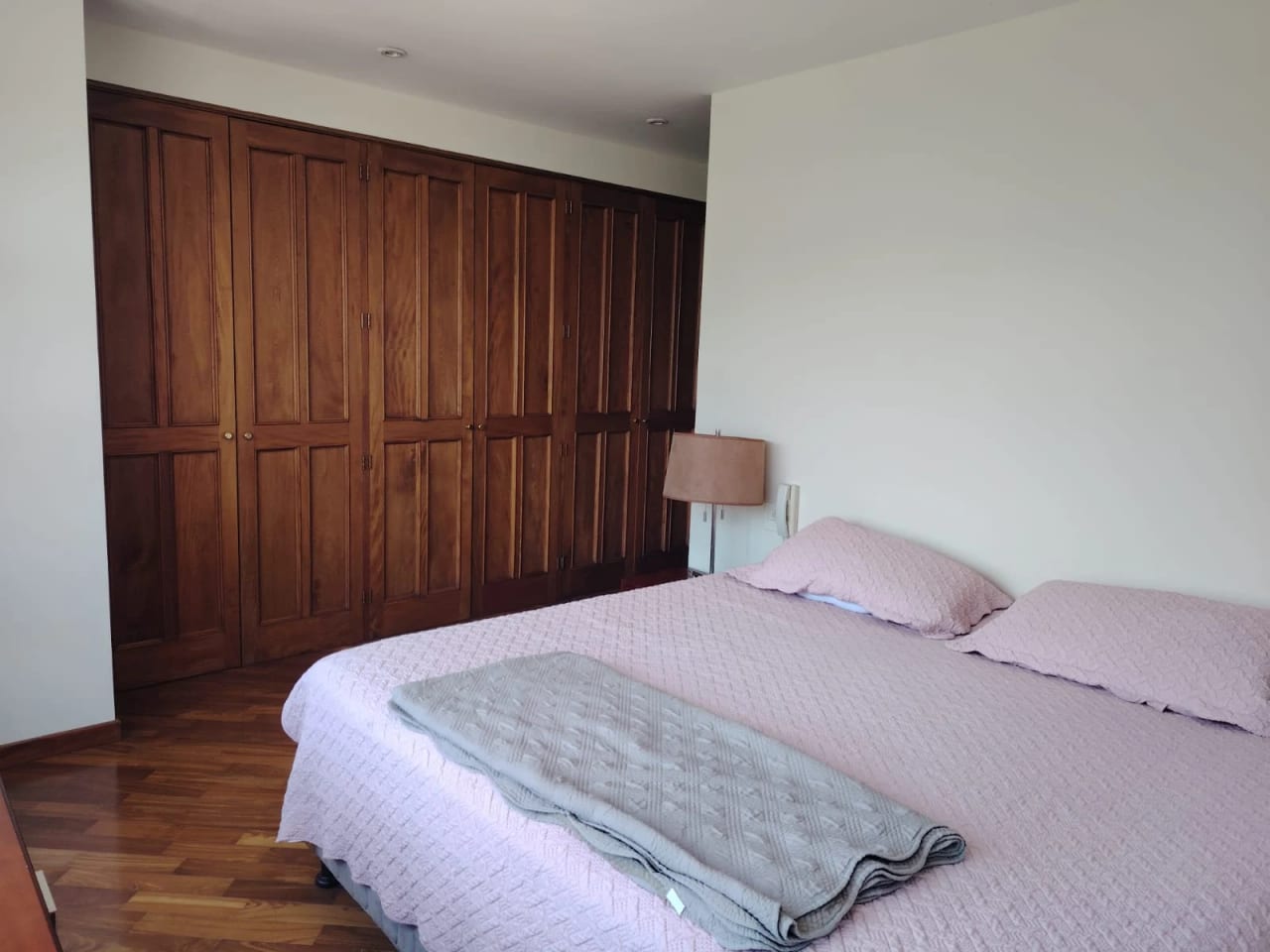 Apartamento en renta semiamueblado en zona 14 — Apartamento en Alquiler en Real de Las Américas, Zona 14, Guatemala, Ciudad — foto 2 de 8