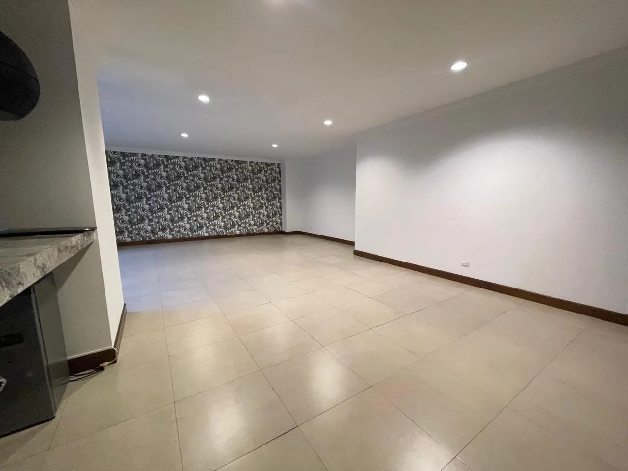 Apartamento en renta zona 10 — Apartamento en Alquiler en Salvattore, Zona 10, Guatemala, Ciudad — foto 3 de 7