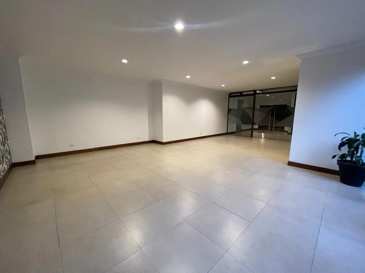 Apartamento en renta zona 10 — Apartamento en Alquiler en Salvattore, Zona 10, Guatemala, Ciudad — foto 5 de 7