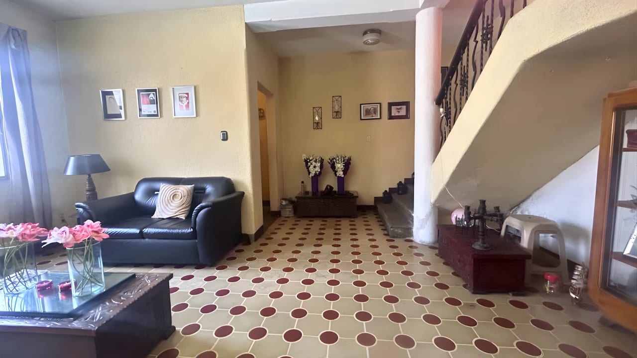 Amplia Casa en Zona 1 Fuera de Garita — Casa en Venta en Zona 1, Guatemala, Ciudad — foto 3 de 15