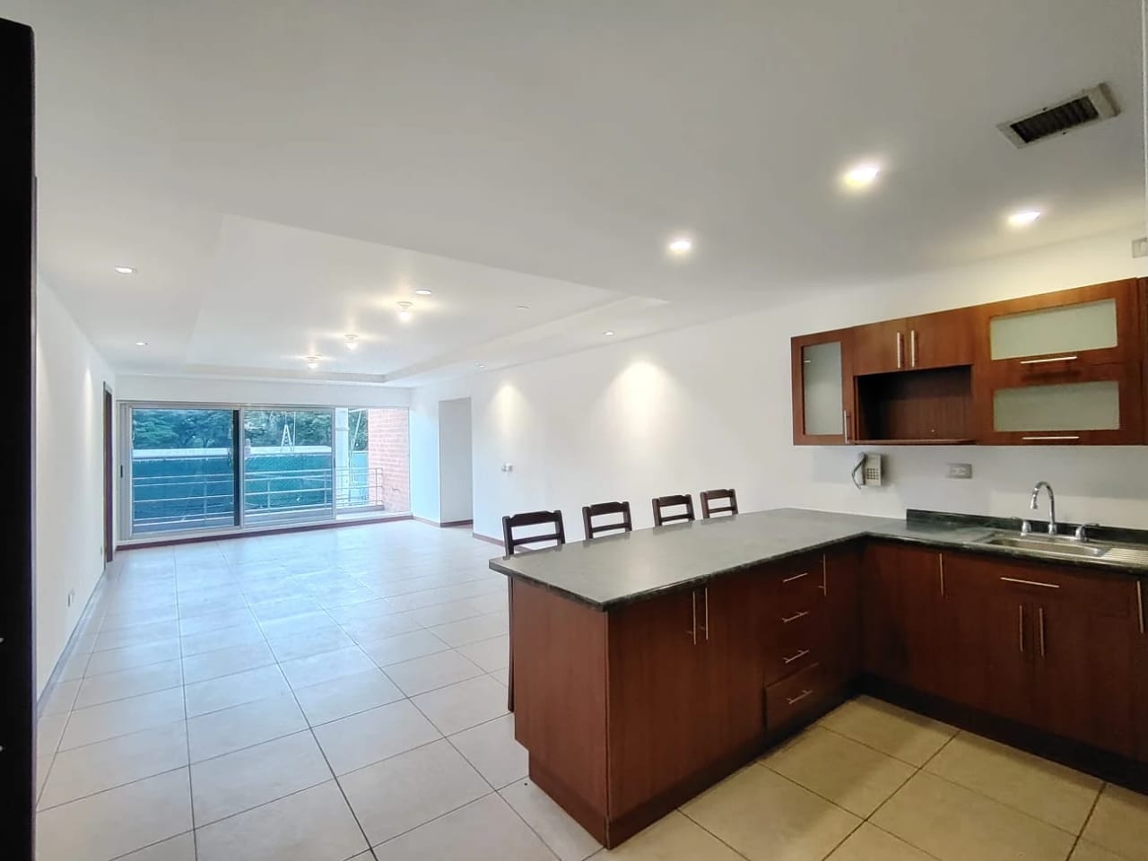 Apartamento en Alandra Zona 10 -venta- — Apartamento en Venta en Zona 10, Guatemala, Ciudad — foto 3 de 9