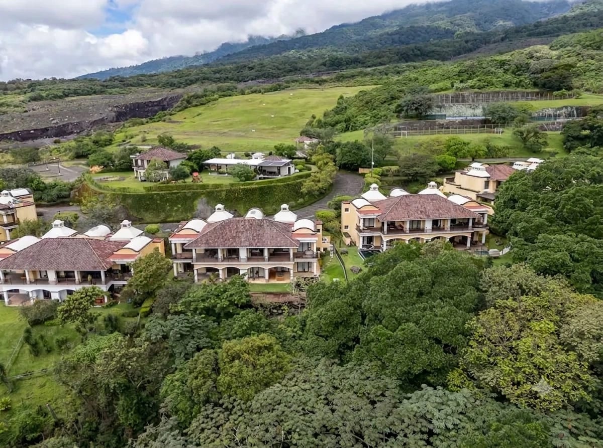 Apartamento estilo Villa La Reunión Antigua Guatemala — Casa vacacional en Venta en La Reunión Golf Resort, Alotenango, Sacatepéquez — foto 15 de 17