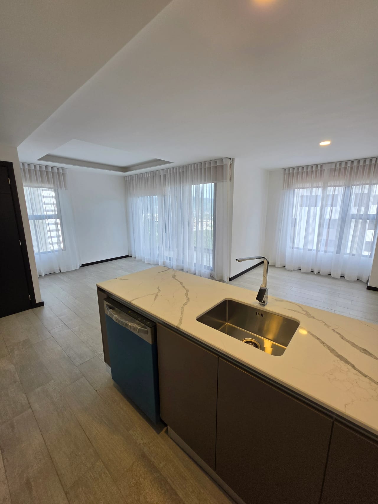 Apartamento renta Verdú zona 13 3 habitaciones - Image 3