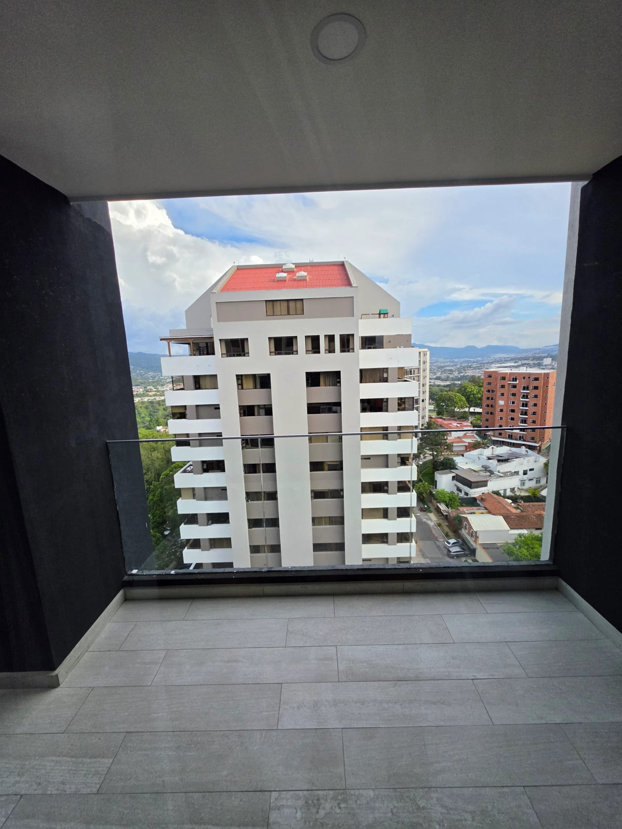 Apartamento renta Verdú zona 13 3 habitaciones - Image 5