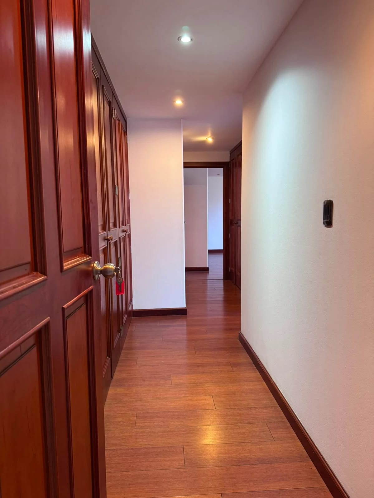 Apartamento grande Marques del Valle 4 habitaciones — Apartamento en Alquiler en Marqués del Valle, Zona 14, Guatemala, Ciudad — foto 12 de 14