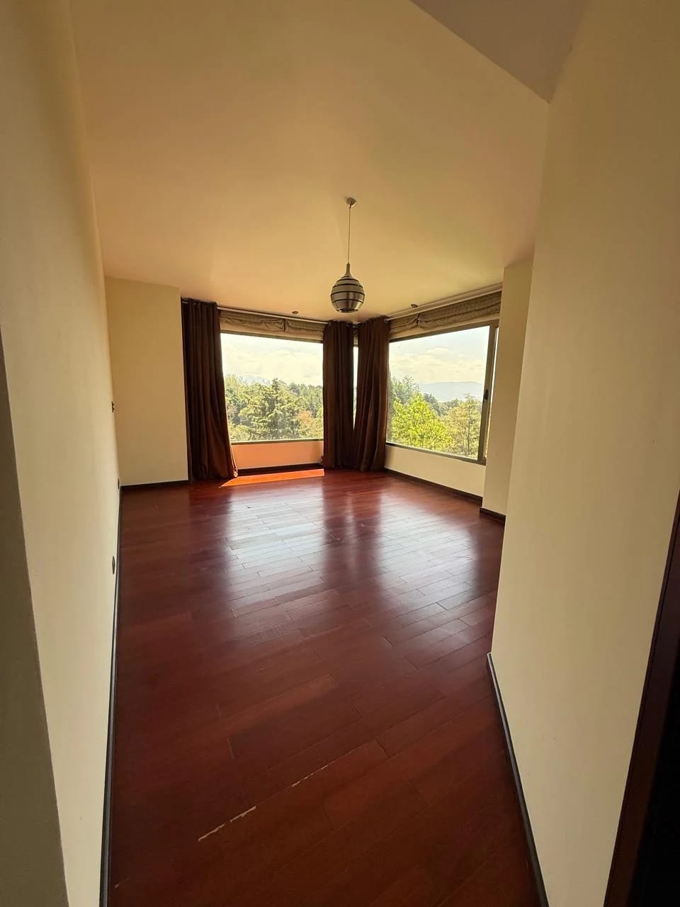 Bella Casa El Prado 3 habitaciones + servicio — Casa en Alquiler en El Prado, Zona 10, Guatemala, Ciudad — foto 8 de 14