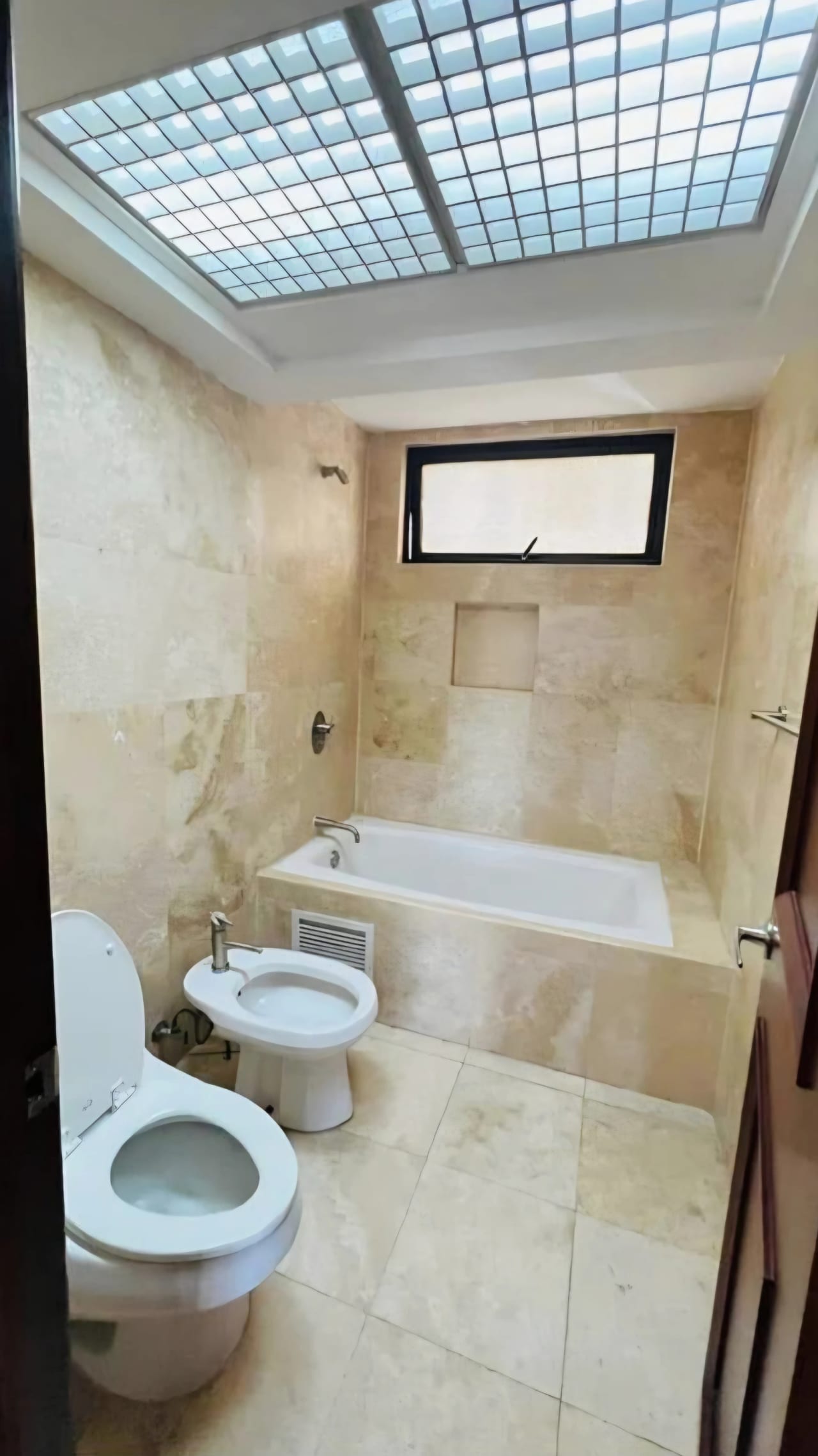 Apartamento amplio Venta Tiffany z10 3 hab y servicio — Apartamento en Venta en Tiffany, Zona 10, Guatemala, Ciudad — foto 15 de 16