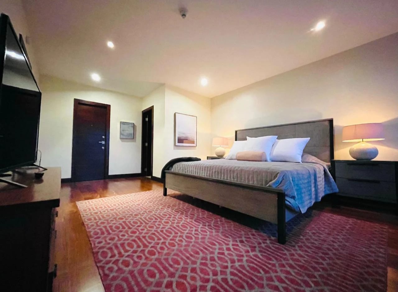 Apartamento Tiffany zona 14 amueblado con 3 habitaciones + servicio — Apartamento en Alquiler en Tiffany Cañada, Zona 14, Guatemala, Ciudad — foto 3 de 17