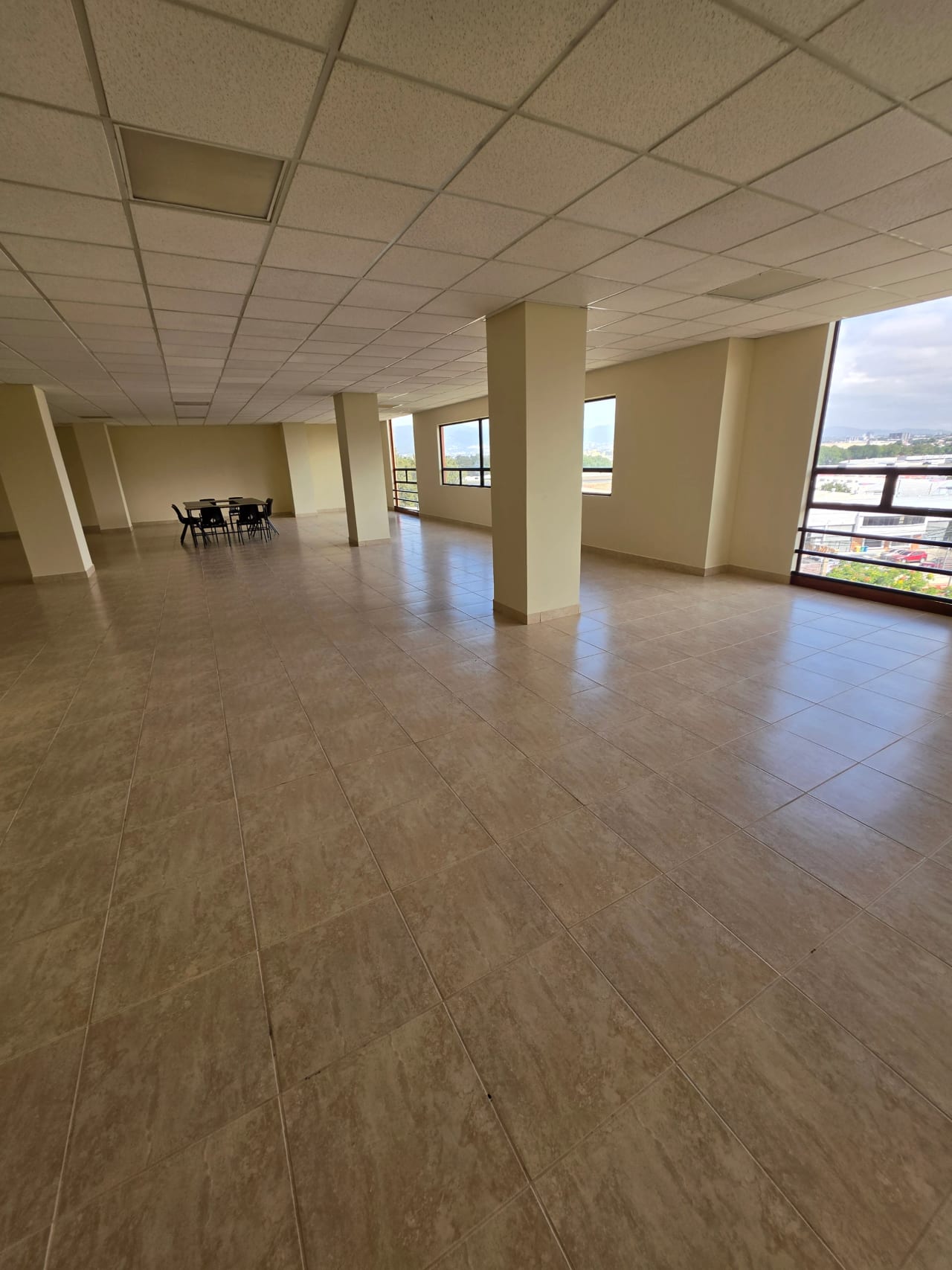 Oficina zona 13 — Oficina en Alquiler en Zona 13, Guatemala, Ciudad — foto 1 de 4