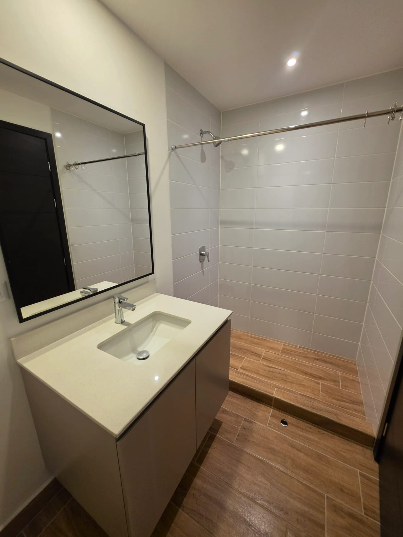 Renta apartamento Essenza z13 2 habitaciones — Apartamento en Alquiler en Essenza, Zona 13, Guatemala, Ciudad — foto 6 de 7