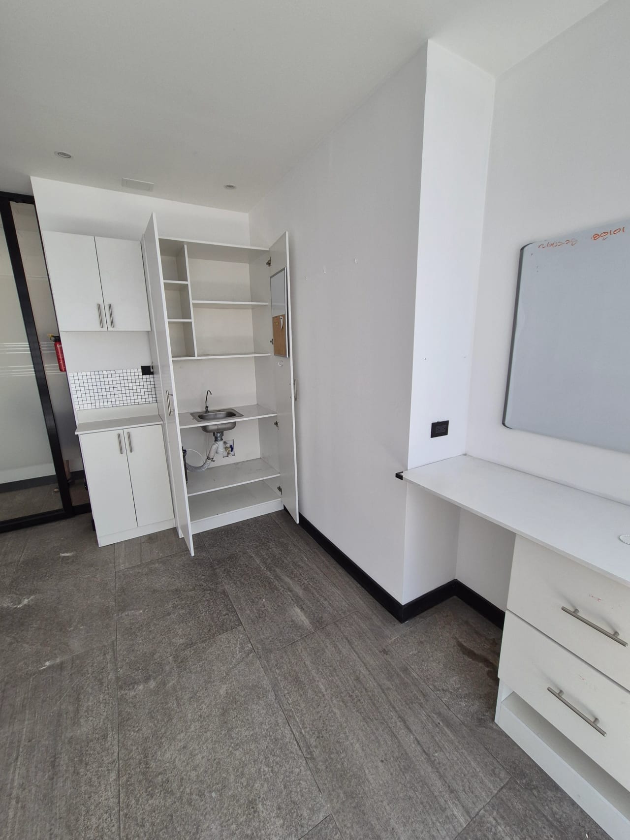 Oficina Renovati en Venta — Clínica en Venta en Renovati, Zona 10, Guatemala, Ciudad — foto 5 de 8