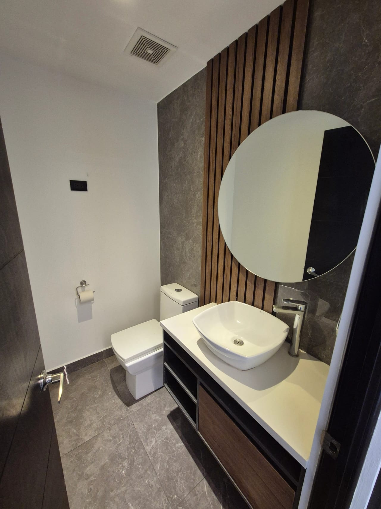 Oficina Renovati en Venta — Clínica en Venta en Renovati, Zona 10, Guatemala, Ciudad — foto 6 de 8