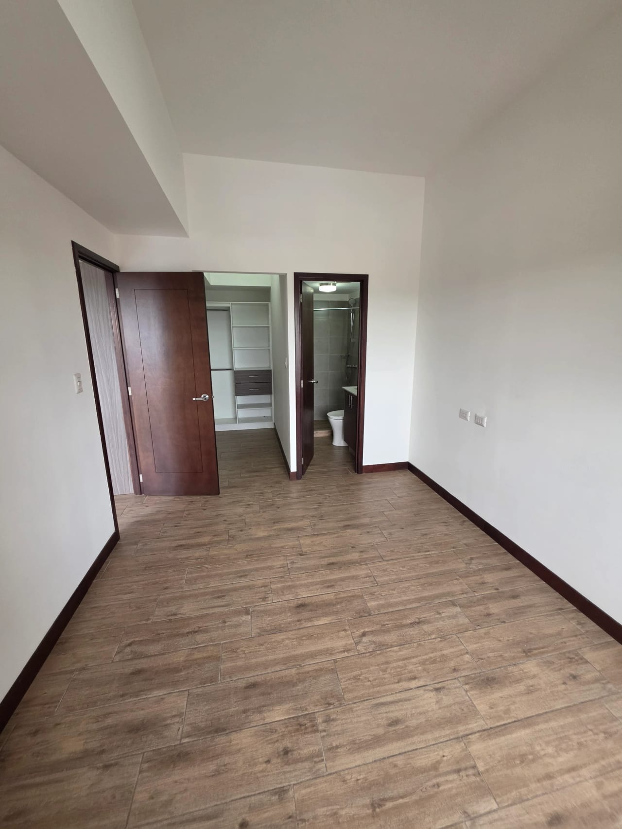 Renta Casalini zona 10 2 hab — Apartamento en Alquiler en Casalini Diagonal 6, Zona 10, Guatemala, Ciudad — foto 5 de 9