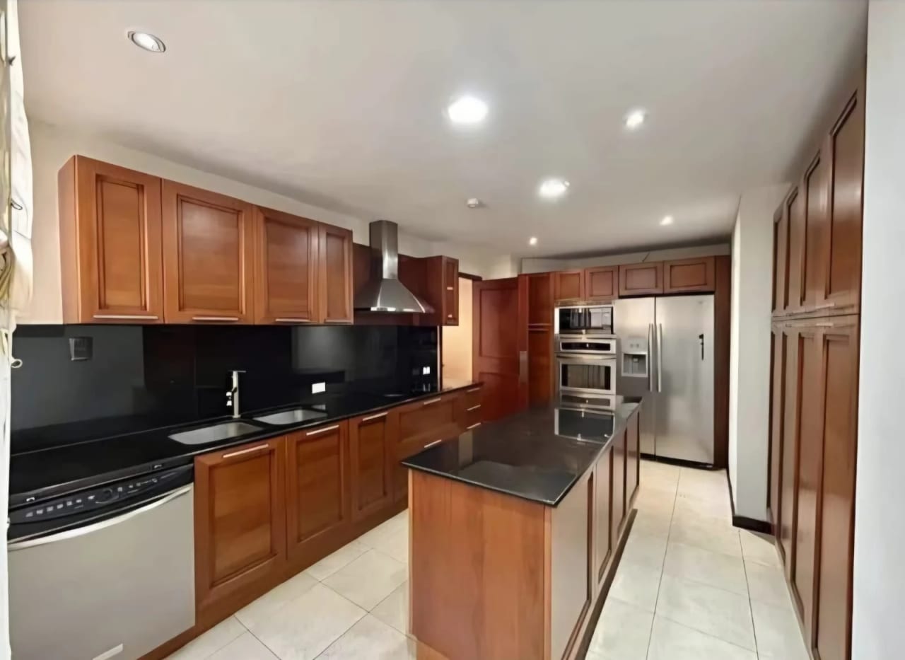 Apartamento amplio RENTA Tiffany z10 3 hab y servicio — Apartamento en Alquiler en Tiffany II, Zona 10, Guatemala, Ciudad — foto 4 de 14
