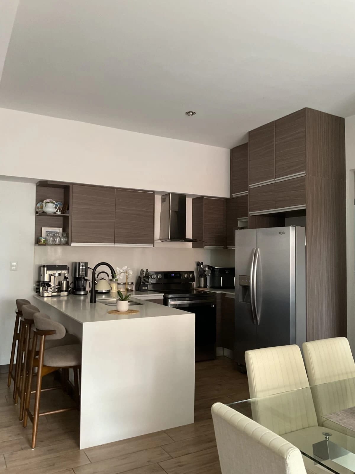 Renta apartamento semiamueblado 3 habitaciones Casalini z10 — Apartamento en Alquiler en Casalini Diagonal 6, Zona 10, Guatemala, Ciudad — foto 1 de 7