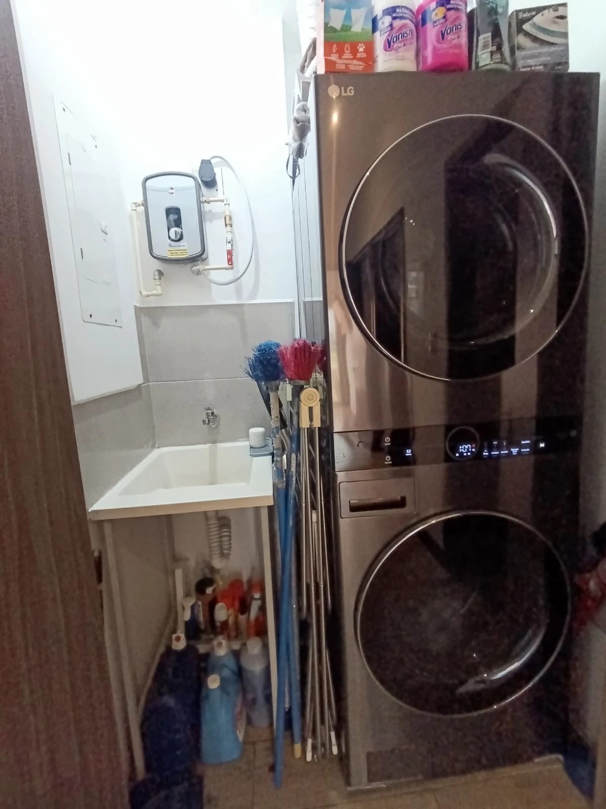 Renta apartamento semiamueblado 3 habitaciones Casalini z10 — Apartamento en Alquiler en Casalini Diagonal 6, Zona 10, Guatemala, Ciudad — foto 6 de 7