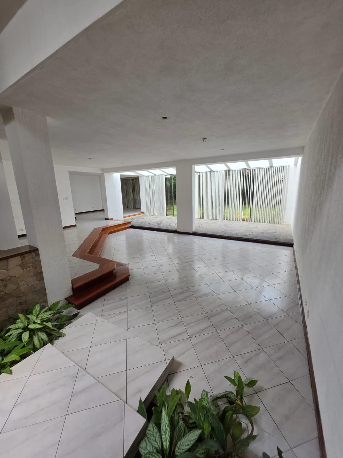 Casa/oficina zona 14 — Oficina en Alquiler en Zona 14, Guatemala, Ciudad — foto 1 de 11