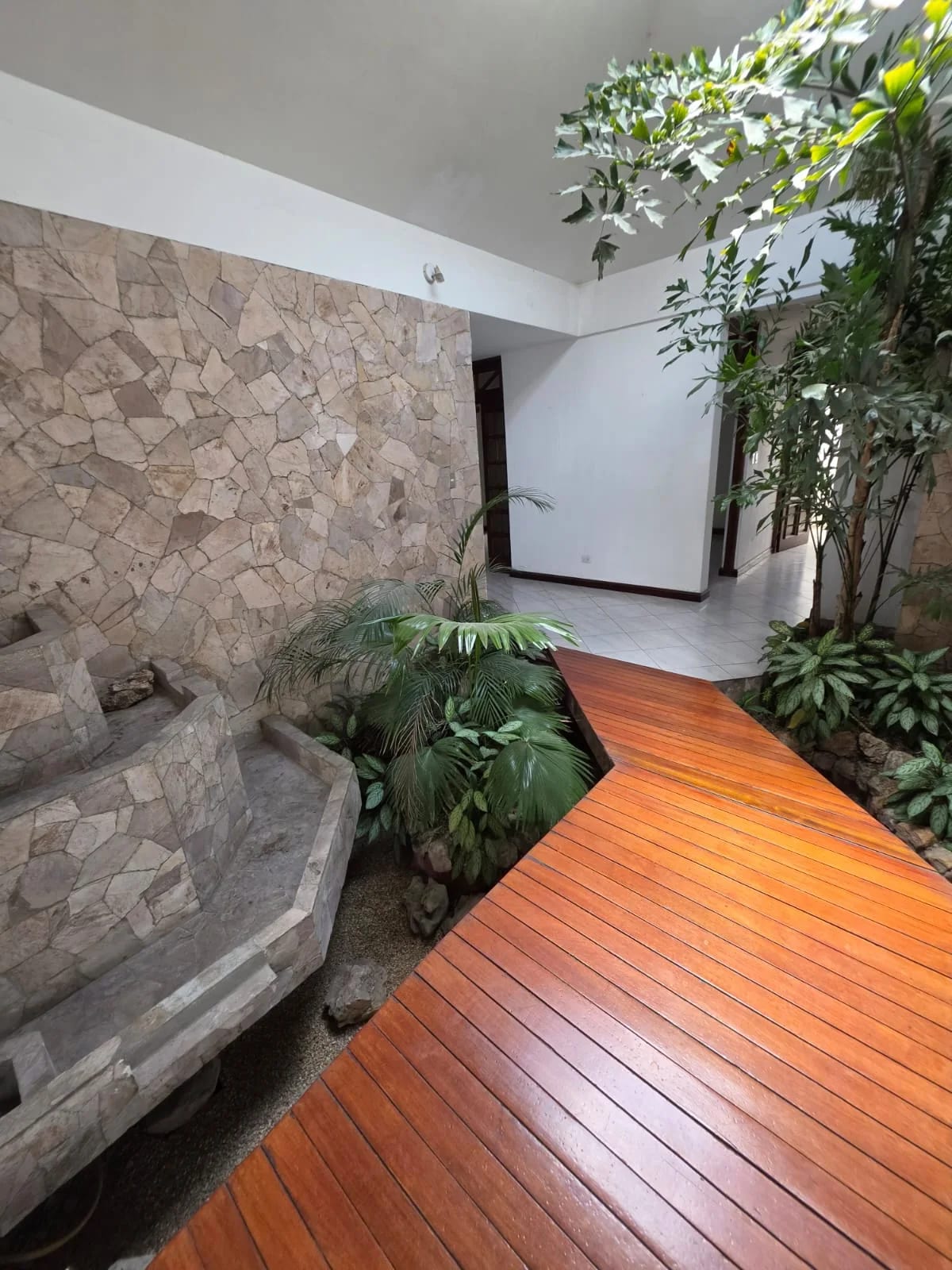 Casa/oficina zona 14 — Oficina en Alquiler en Zona 14, Guatemala, Ciudad — foto 9 de 11