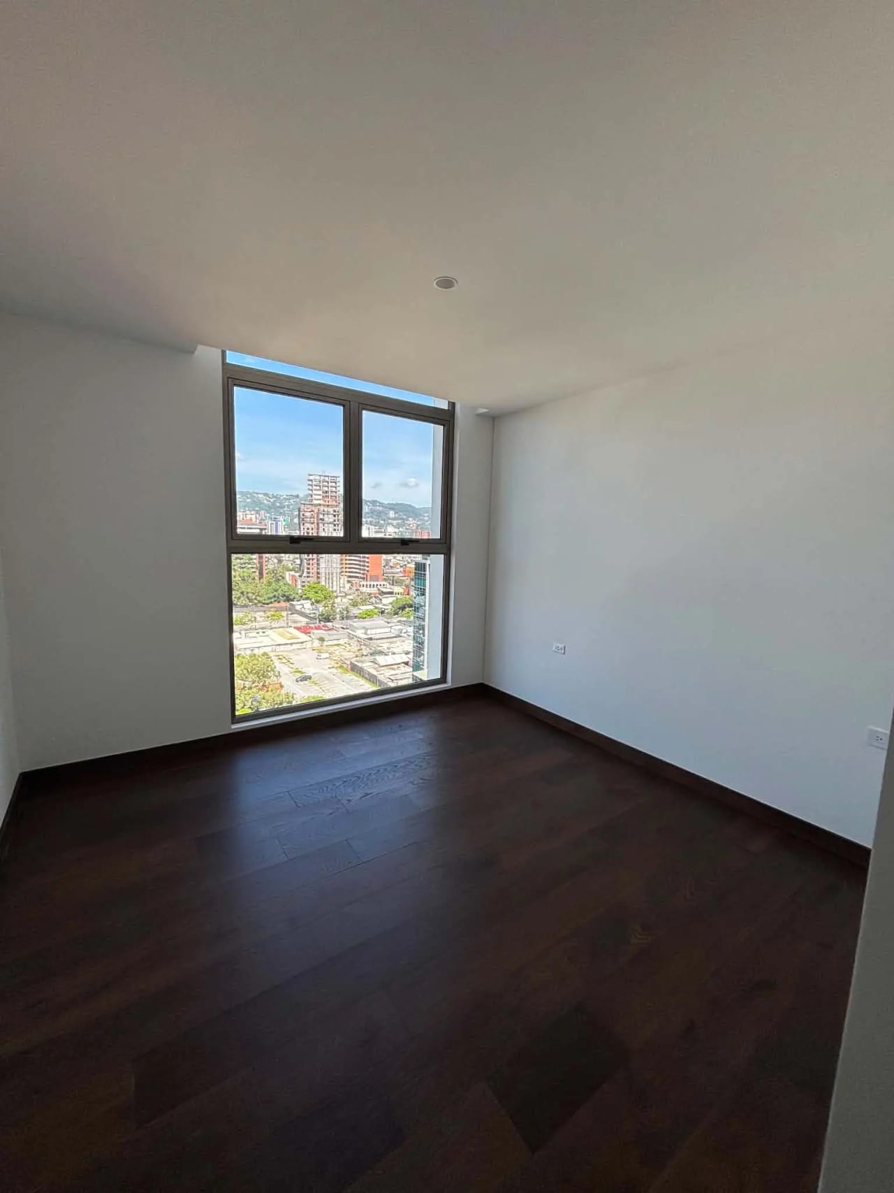 Atarah 3 habitaciones zona 10 Renta — Apartamento en Alquiler en Zona 10, Guatemala, Ciudad — foto 3 de 12
