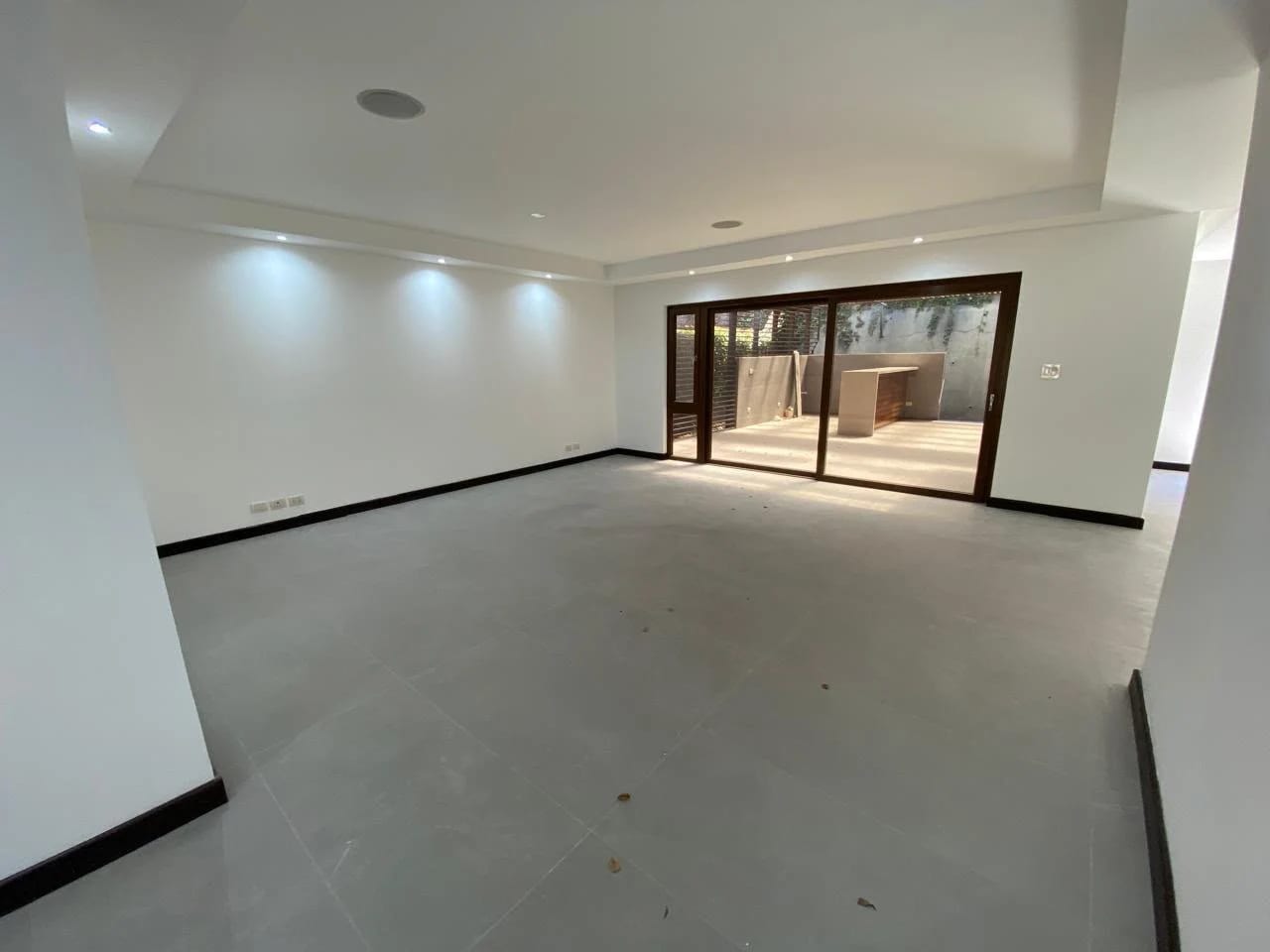 Casa en Venta La Joya zona 10 4 Habitaciones + cuarto servicio — Casa en Venta en Zona 10, Guatemala, Ciudad — foto 4 de 13