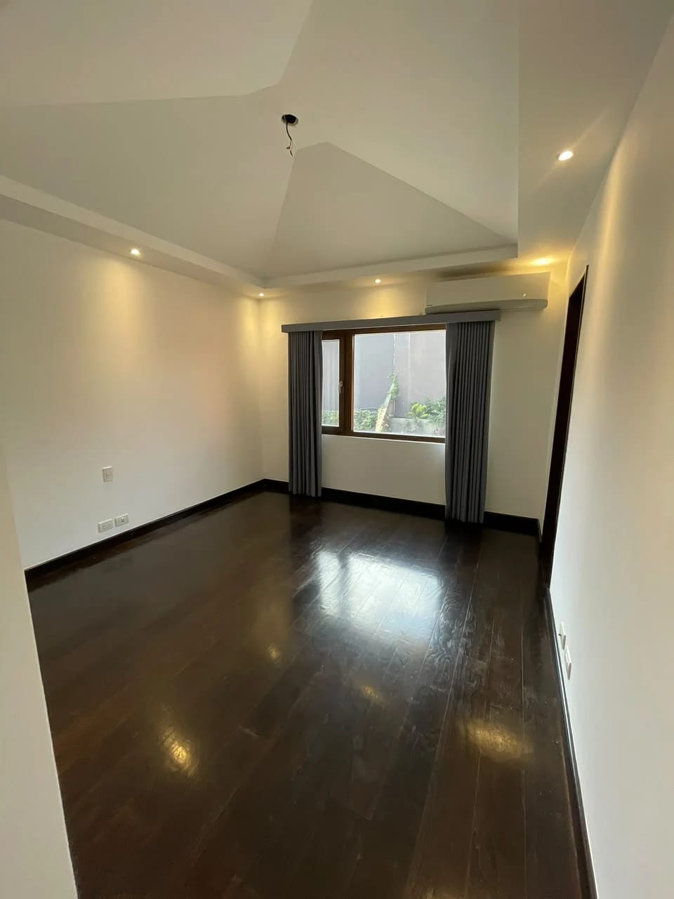 Casa en Venta La Joya zona 10 4 Habitaciones + cuarto servicio — Casa en Venta en Zona 10, Guatemala, Ciudad — foto 8 de 13