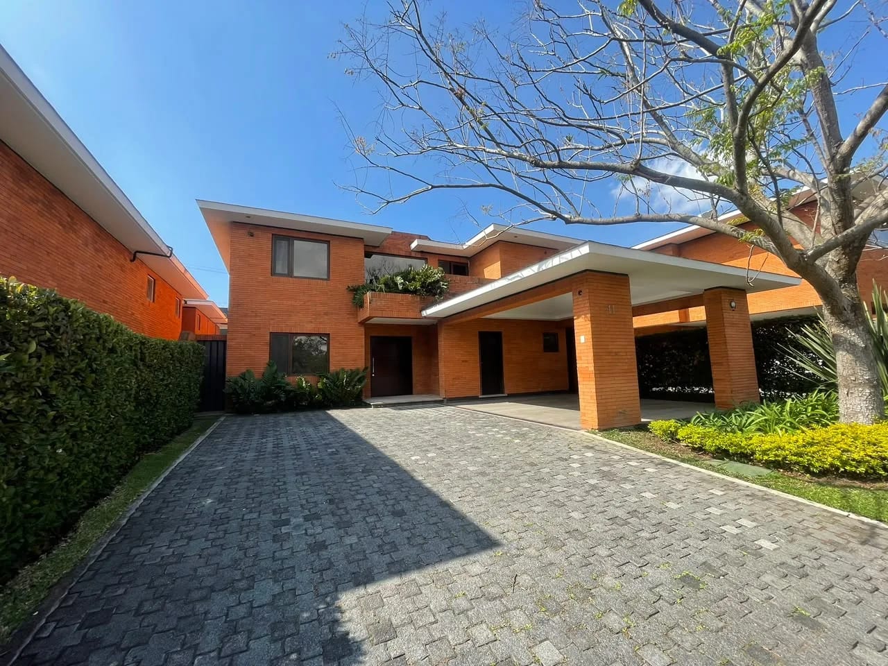 Casa en Venta La Joya zona 10 4 Habitaciones + cuarto servicio — Casa en Venta en Zona 10, Guatemala, Ciudad — foto 13 de 13